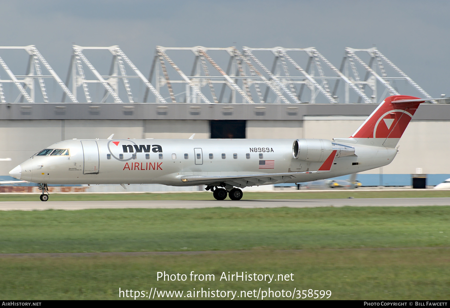 Aircraft Photo of N8969A | Bombardier CRJ-200LR (CL-600-2B19) | NWA Airlink | AirHistory.net #358599