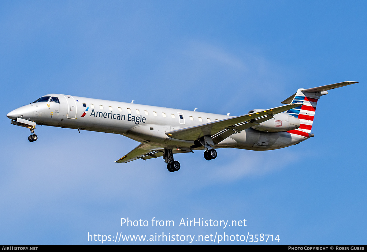 Aircraft Photo of N676AE | Embraer ERJ-145LR (EMB-145LR) | American Eagle | AirHistory.net #358714