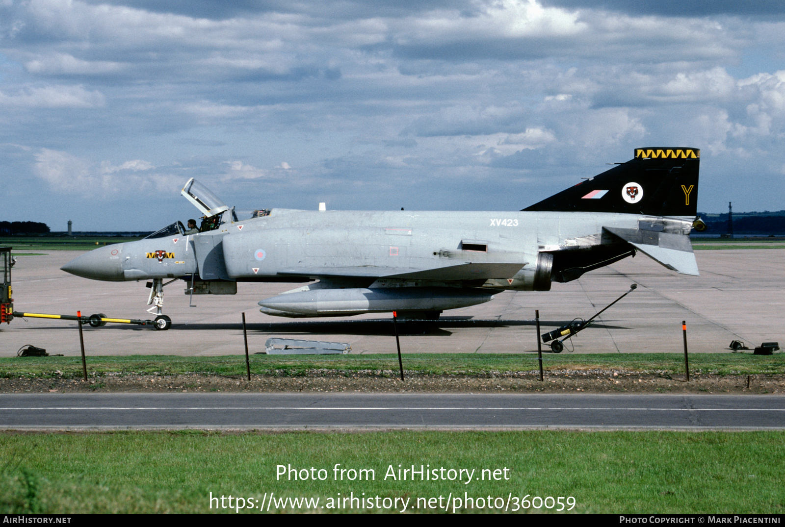 Aircraft Photo of XV423 | McDonnell Douglas F-4M Phantom FGR2 | UK - Air Force | AirHistory.net #360059