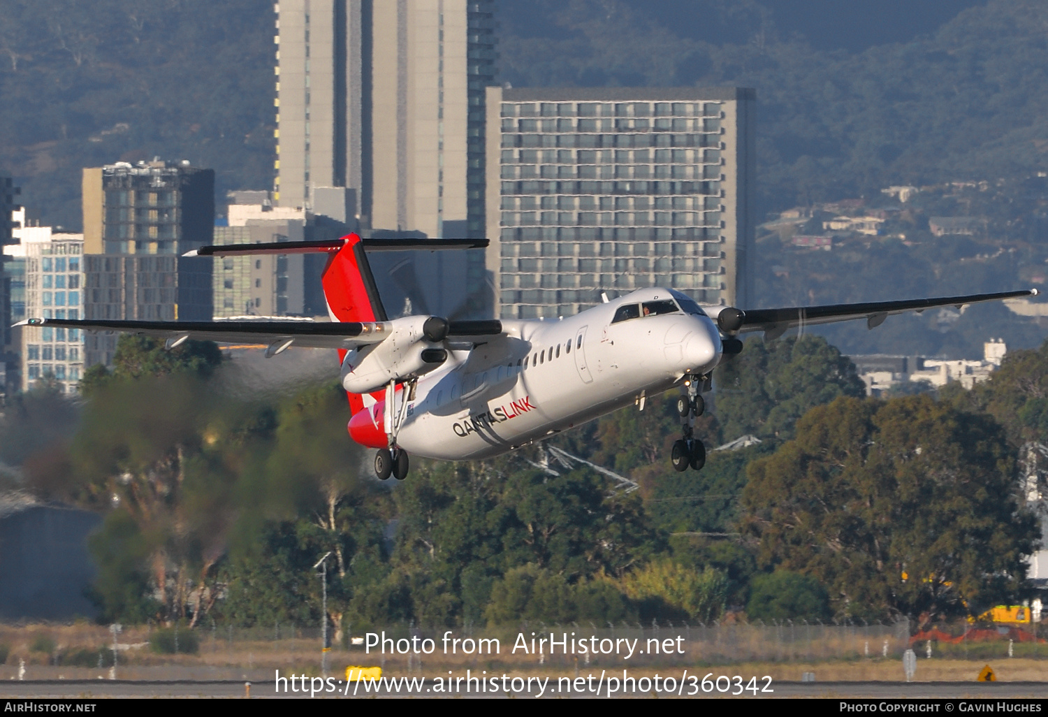 Aircraft Photo of VH-TQD | Bombardier DHC-8-315Q Dash 8 | QantasLink | AirHistory.net #360342