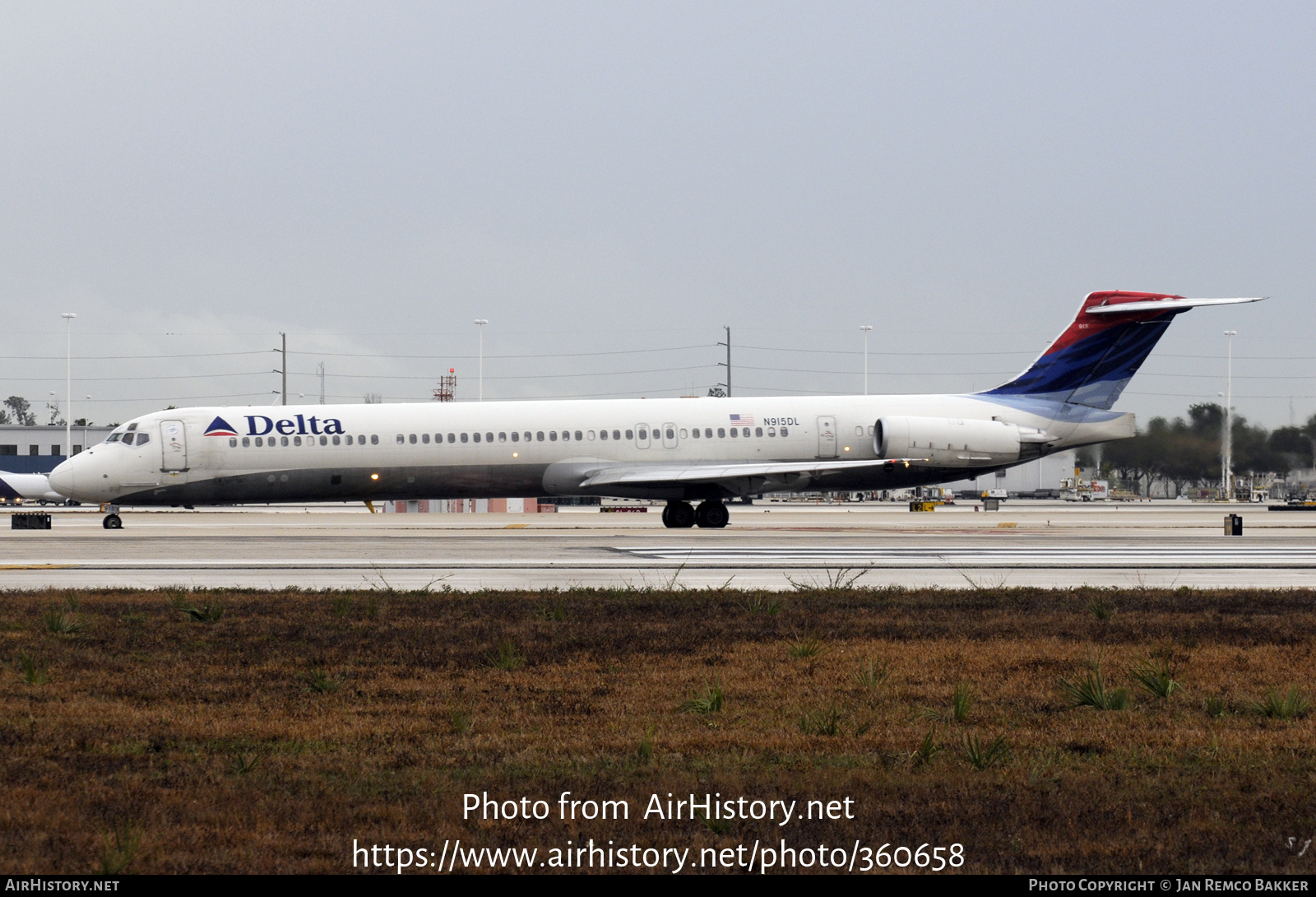 Aircraft Photo of N915DL | McDonnell Douglas MD-88 | Delta Air Lines | AirHistory.net #360658