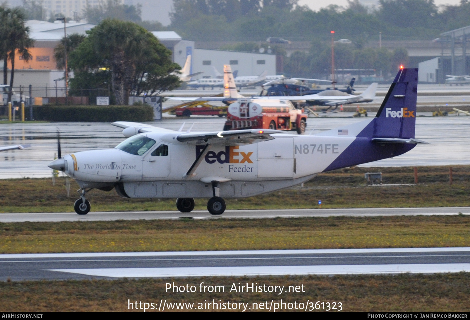 Aircraft Photo of N874FE | Cessna 208B Super Cargomaster | FedEx Feeder | AirHistory.net #361323