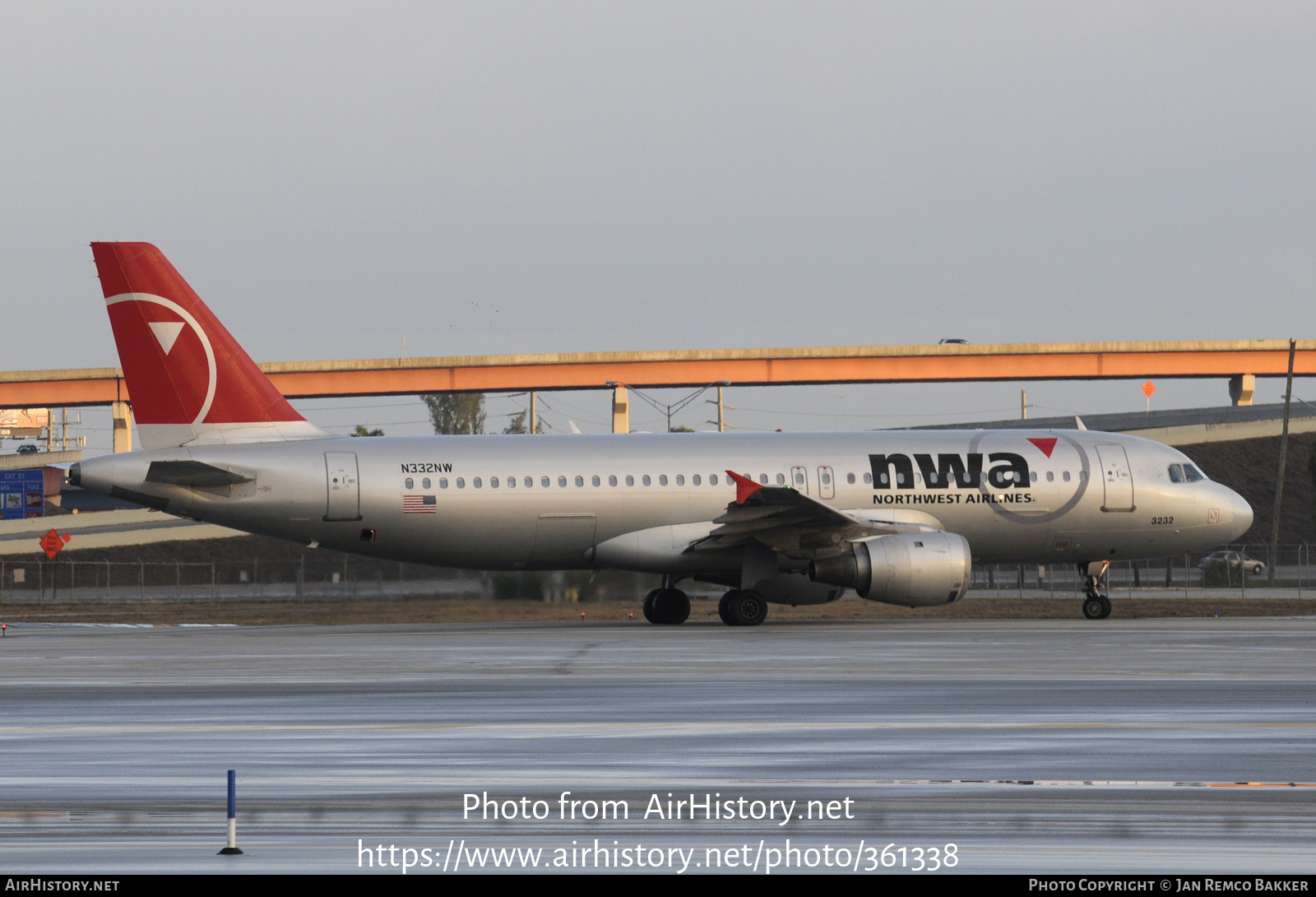 Aircraft Photo of N332NW | Airbus A320-211 | Northwest Airlines | AirHistory.net #361338