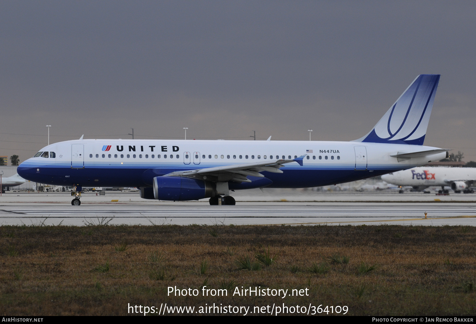 Aircraft Photo of N447UA | Airbus A320-232 | United Airlines | AirHistory.net #364109