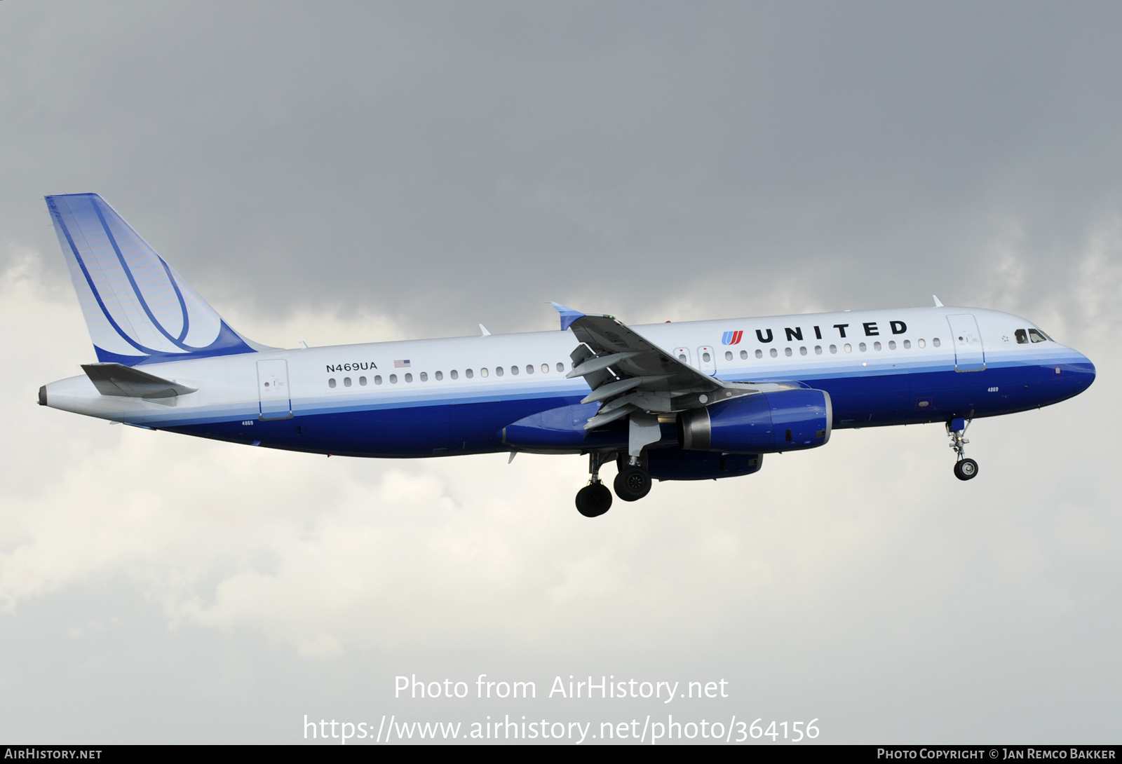 Aircraft Photo of N469UA | Airbus A320-232 | United Airlines | AirHistory.net #364156