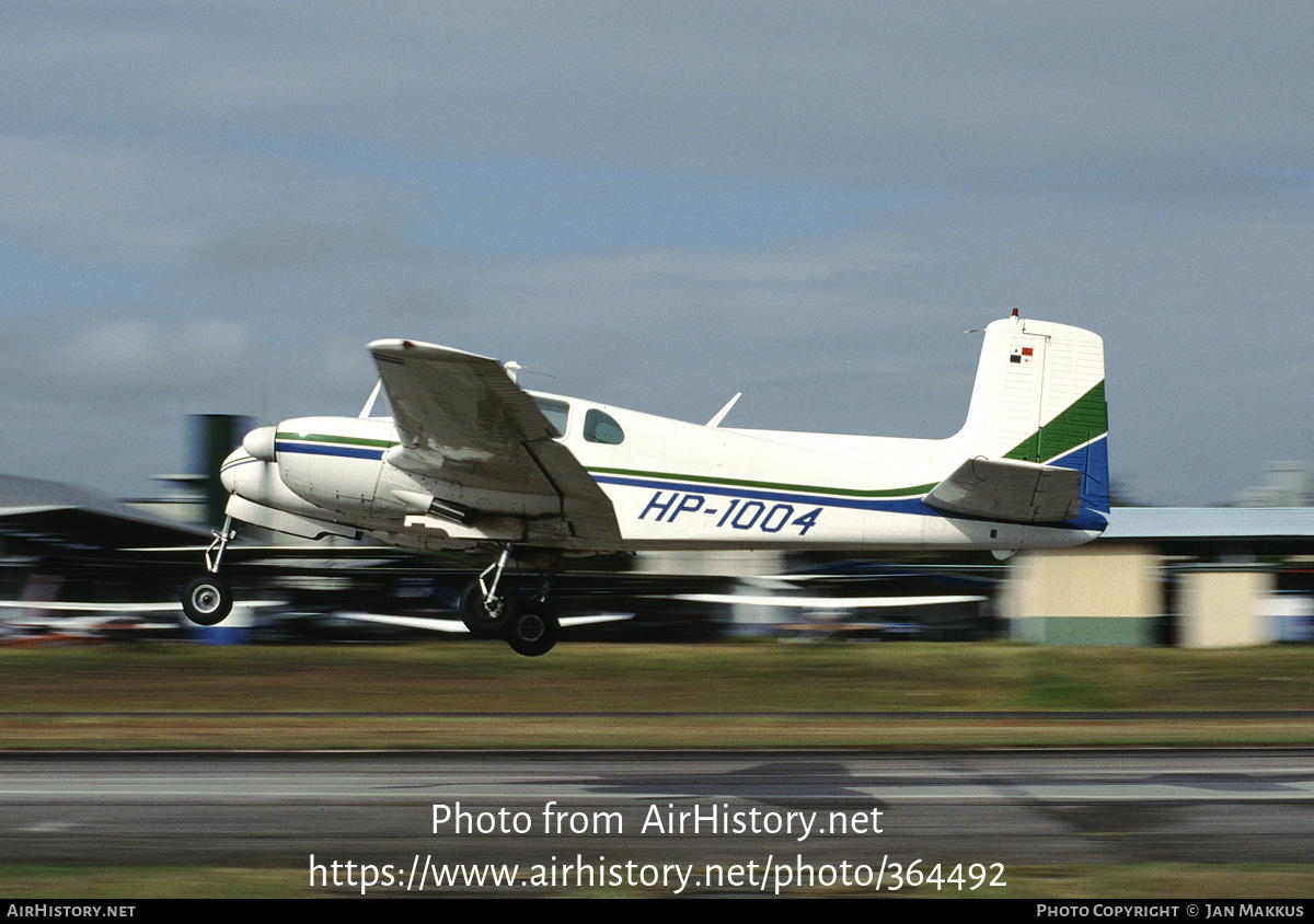 Aircraft Photo of HP-1004 | Beech 50 Twin Bonanza | AirHistory.net #364492