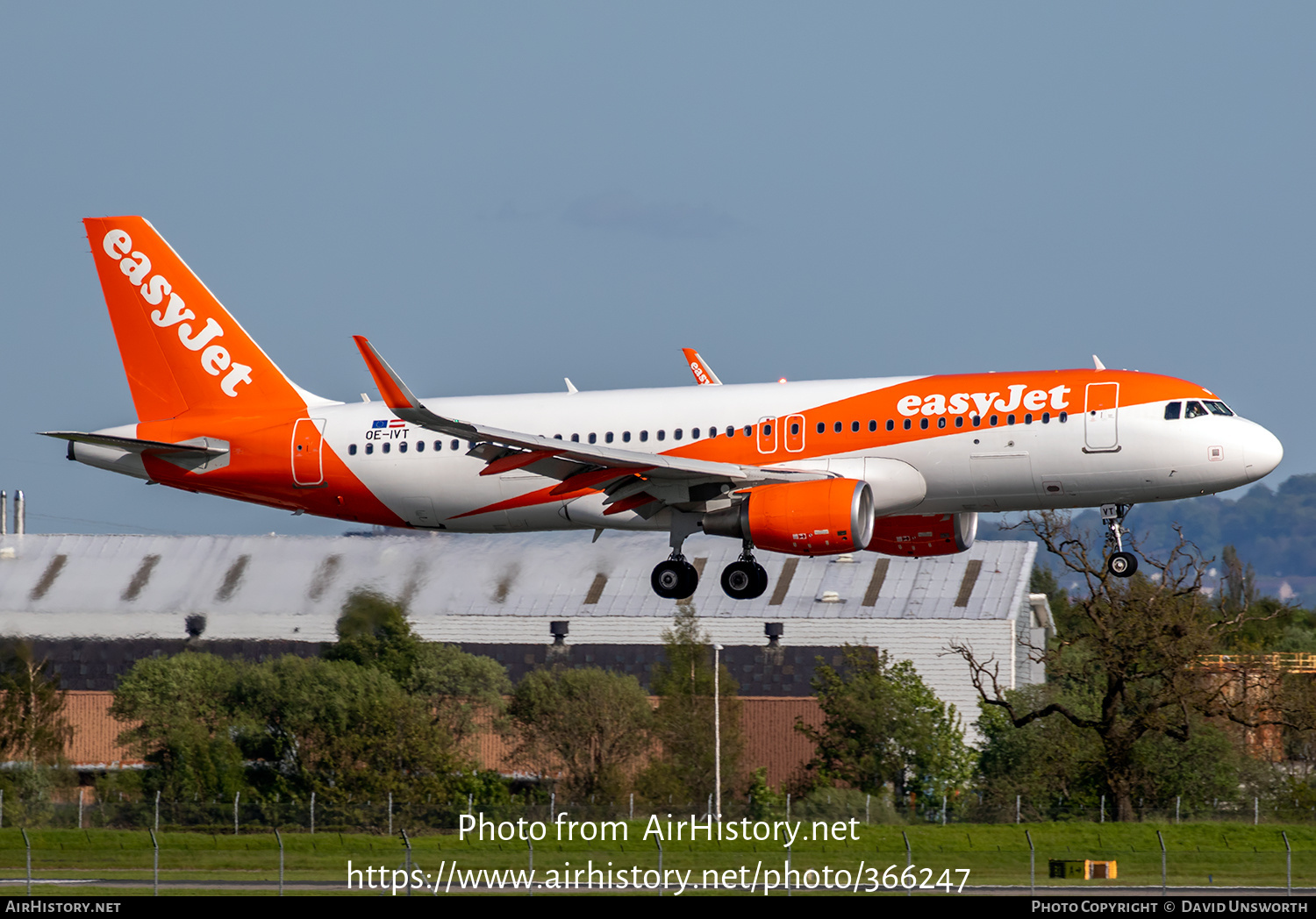 Aircraft Photo of OE-IVT | Airbus A320-214 | EasyJet | AirHistory.net #366247