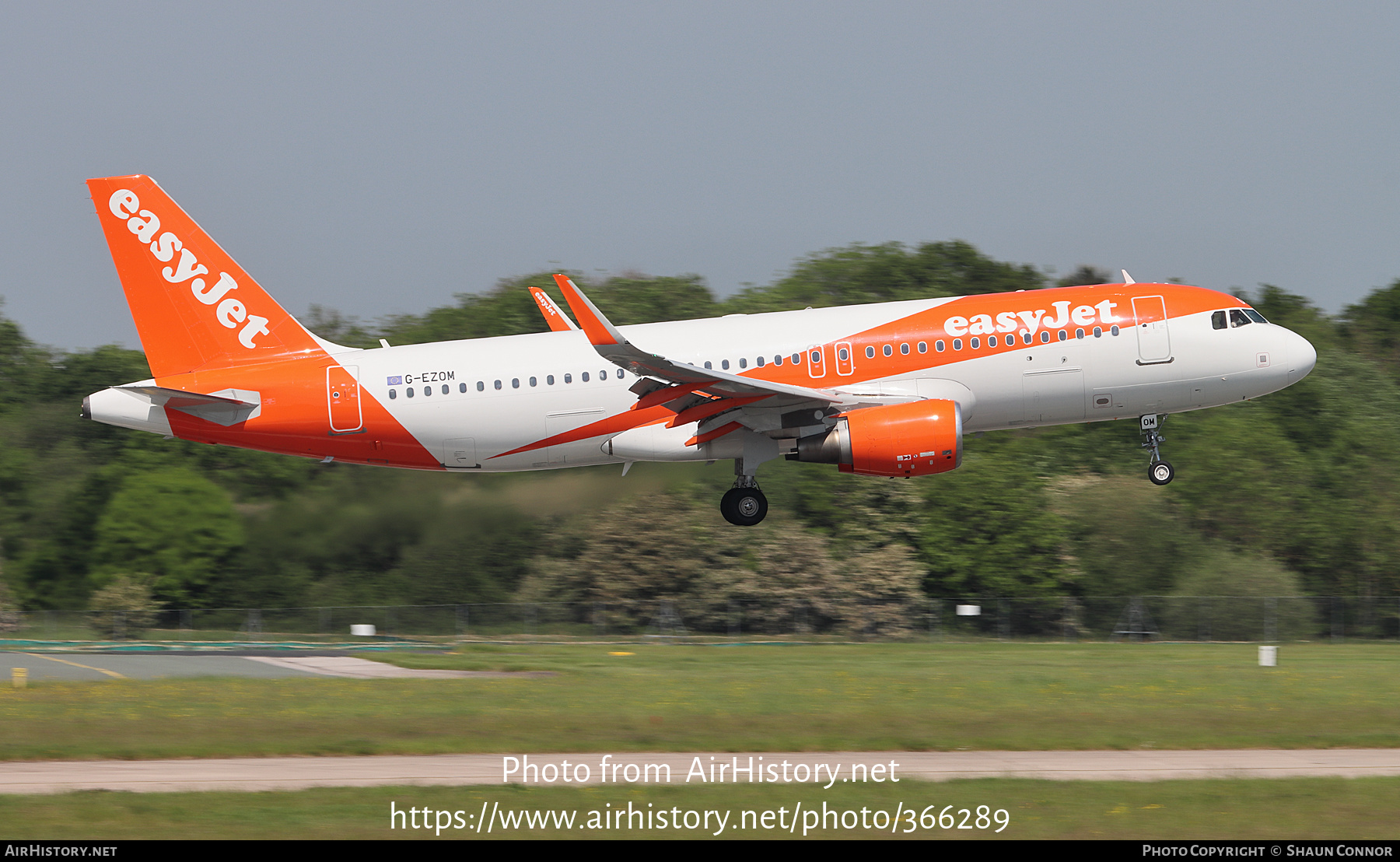 Aircraft Photo of G-EZOM | Airbus A320-214 | EasyJet | AirHistory.net #366289