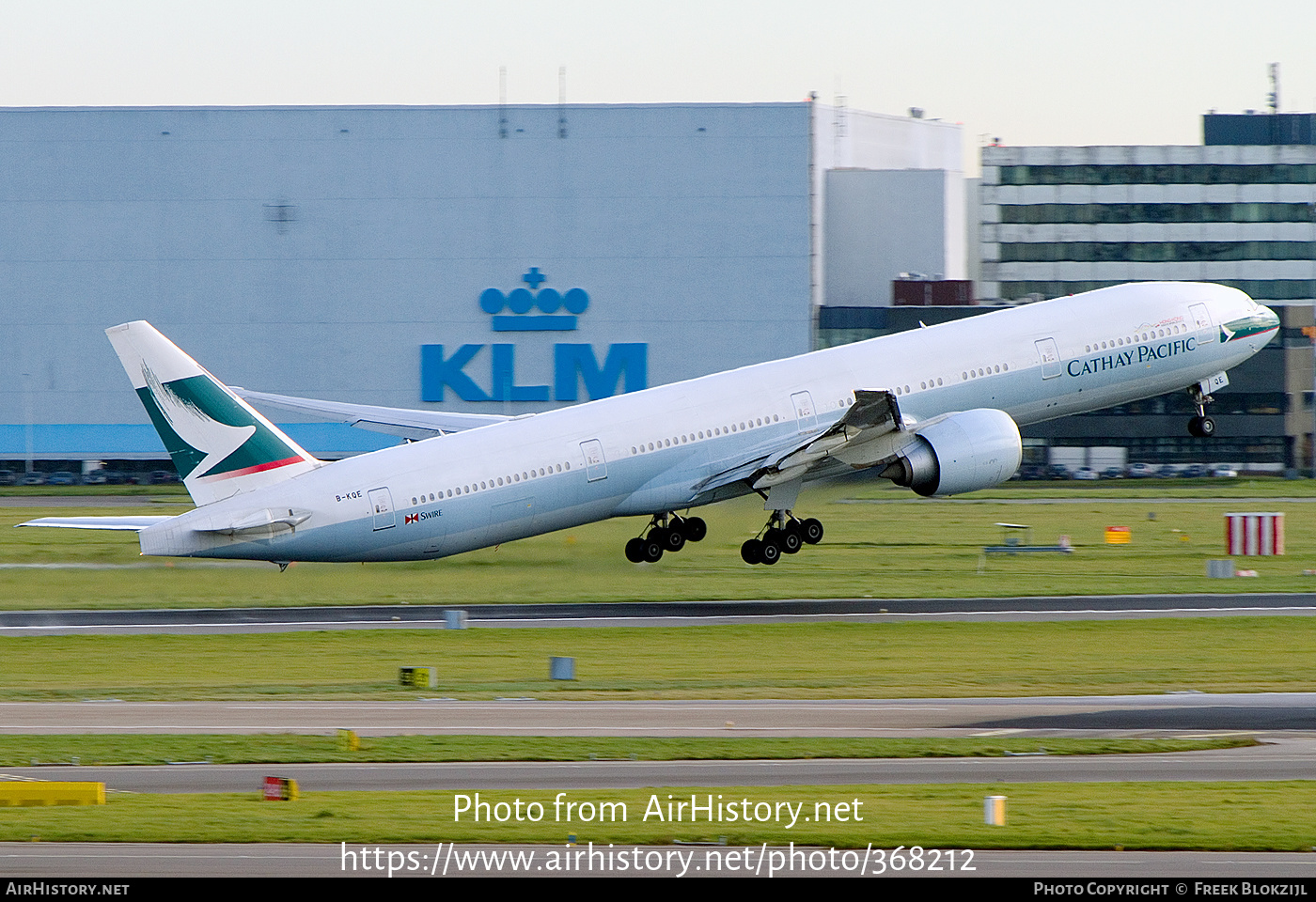 Aircraft Photo of B-KQE | Boeing 777-367/ER | Cathay Pacific Airways | AirHistory.net #368212