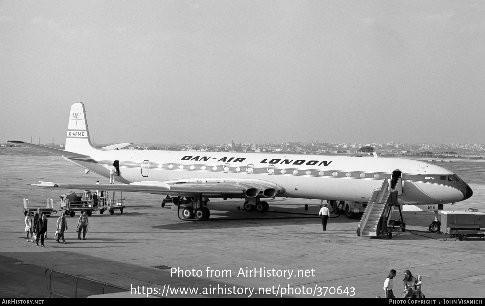 Aircraft Photo of G-APME | De Havilland D.H. 106 Comet 4B | Dan-Air London | AirHistory.net #370643