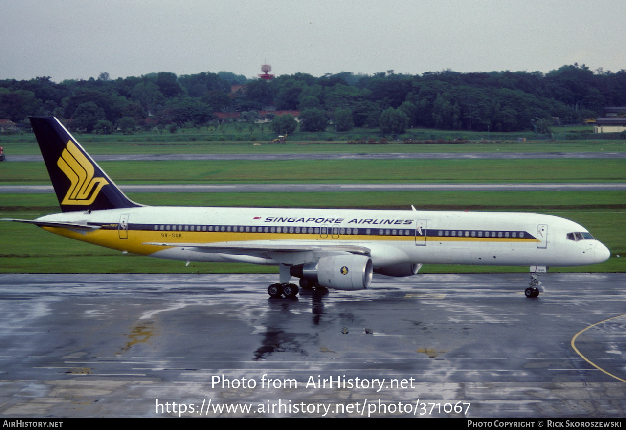 Aircraft Photo of 9V-SGK | Boeing 757-212 | Singapore Airlines | AirHistory.net #371067