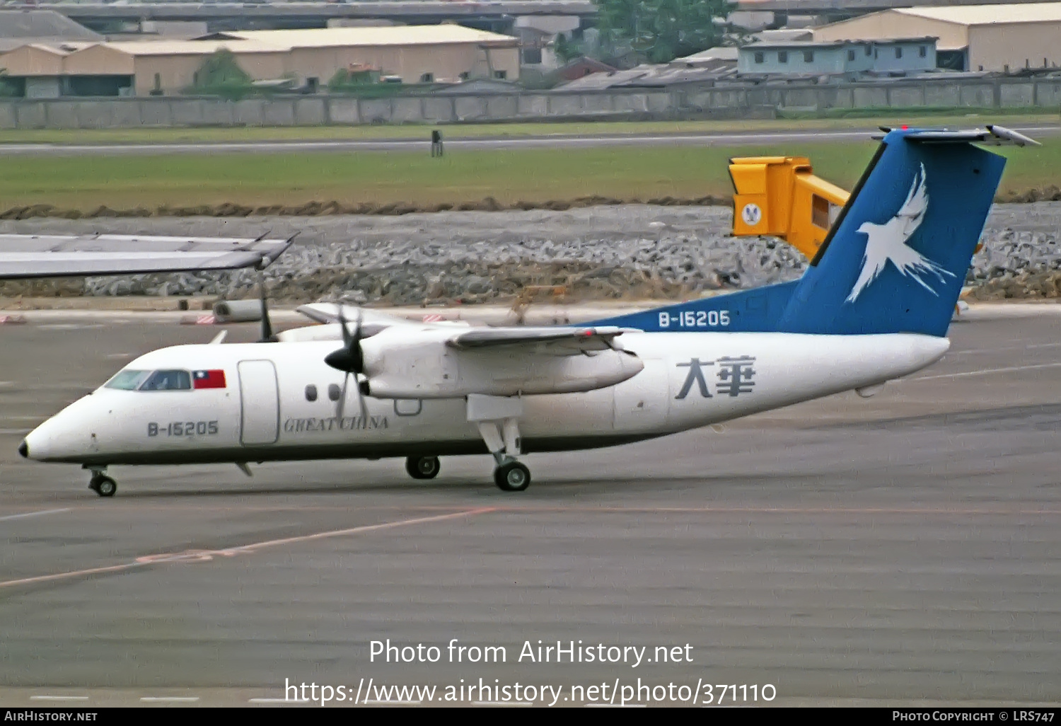 Aircraft Photo of B-15205 | De Havilland Canada DHC-8-102 Dash 8 | Great China Airlines | AirHistory.net #371110