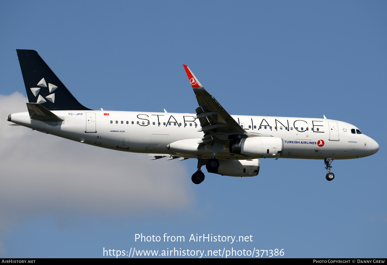 Aircraft Photo of TC-JPP | Airbus A320-232 | Turkish Airlines | AirHistory.net #371386