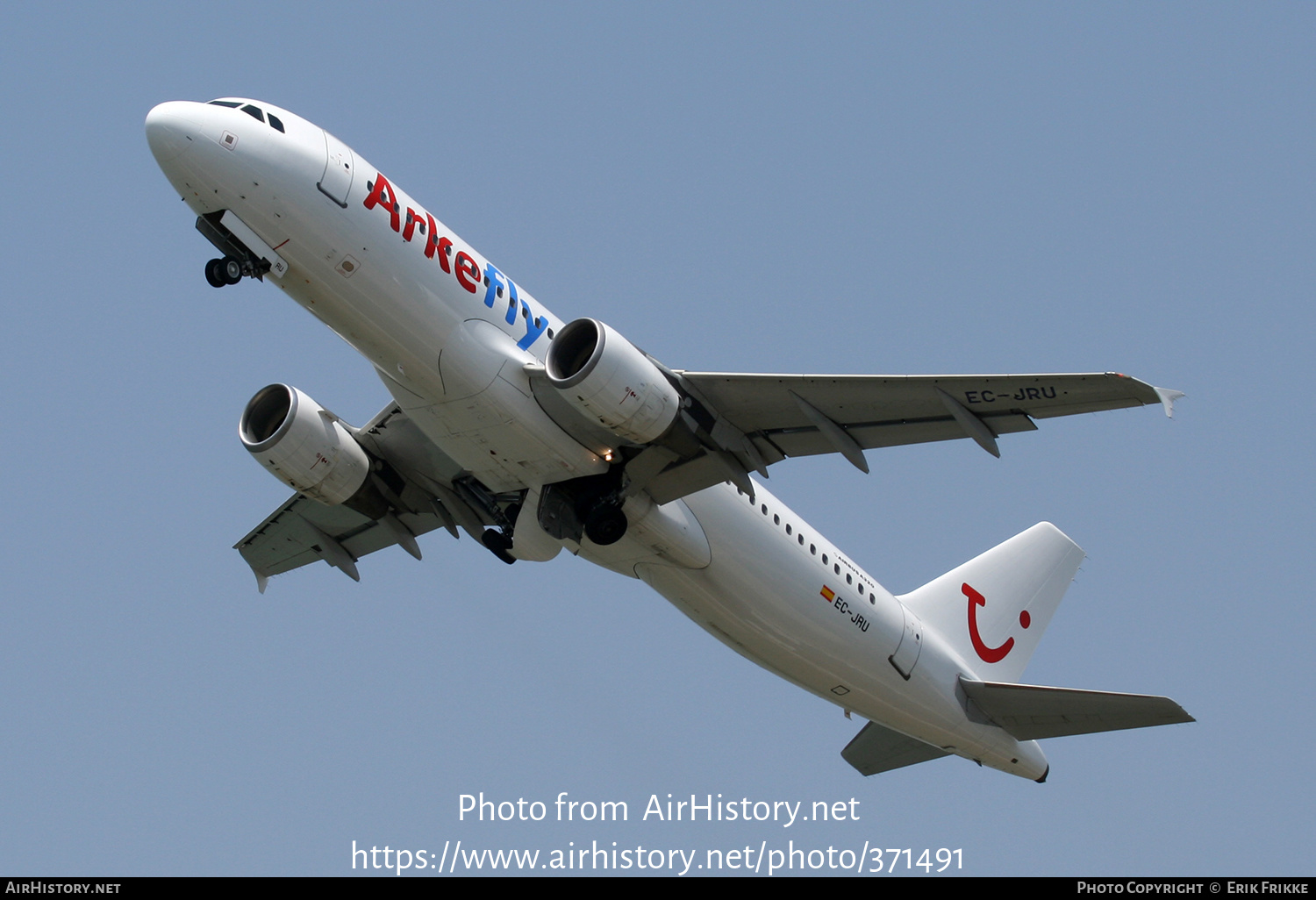 Aircraft Photo of EC-JRU | Airbus A320-214 | ArkeFly | AirHistory.net #371491