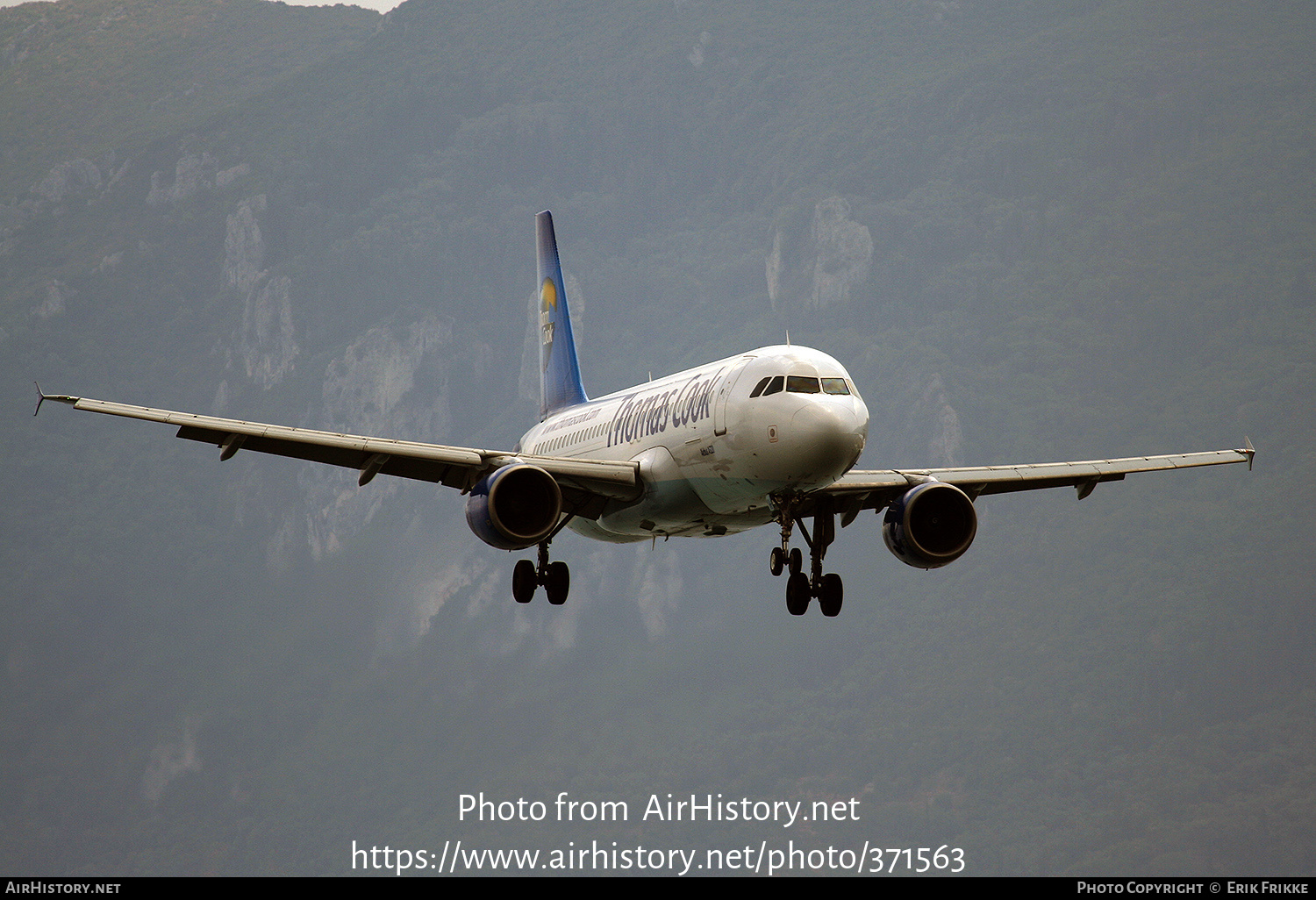 Aircraft Photo of G-BXKC | Airbus A320-214 | Thomas Cook Airlines | AirHistory.net #371563