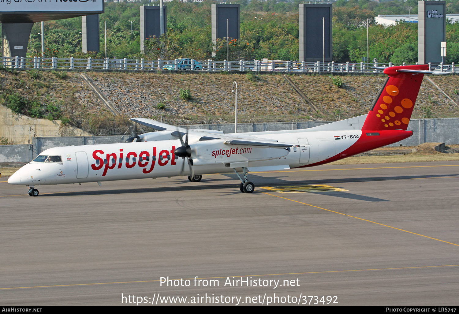 aircraft-photo-of-vt-suo-bombardier-dhc-8-402-dash-8-spicejet