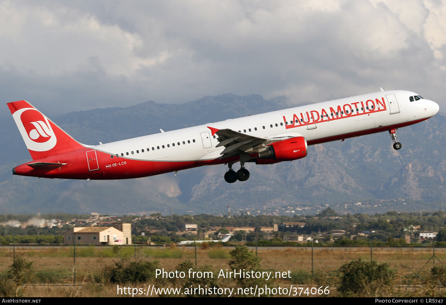 Aircraft Photo of OE-LCG | Airbus A321-211 | Laudamotion | AirHistory.net #374066