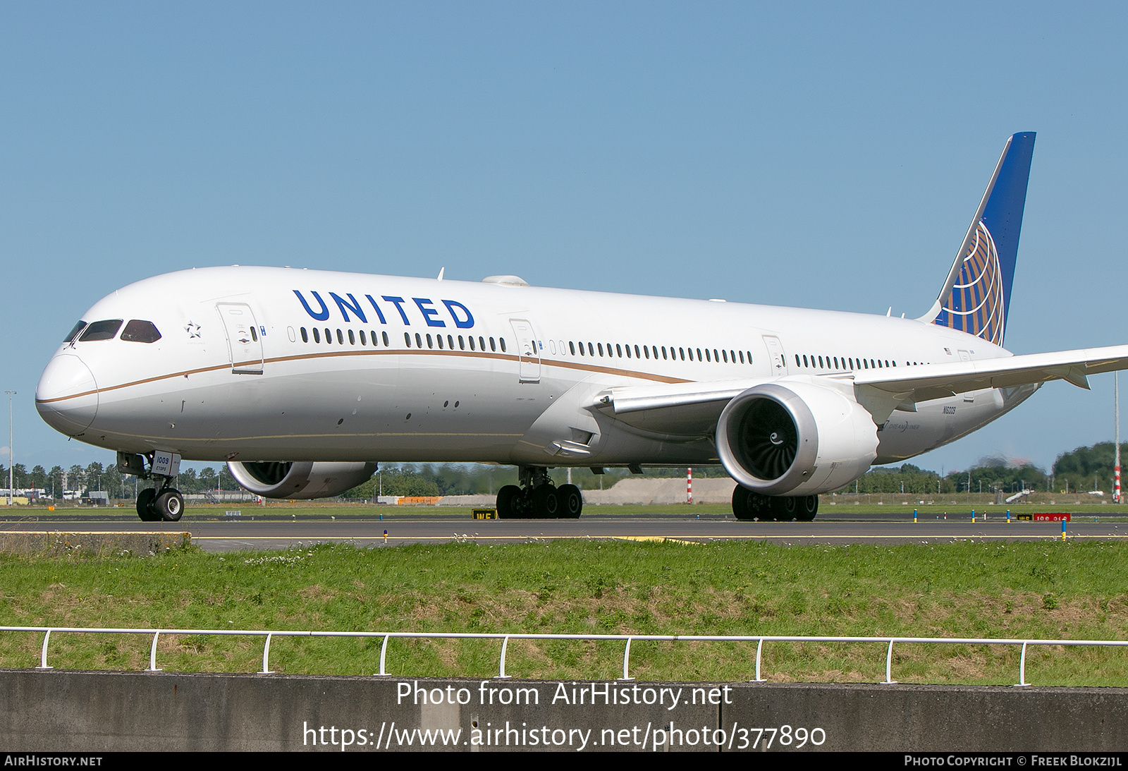 Aircraft Photo of N16009 | Boeing 787-10 Dreamliner | United Airlines | AirHistory.net #377890