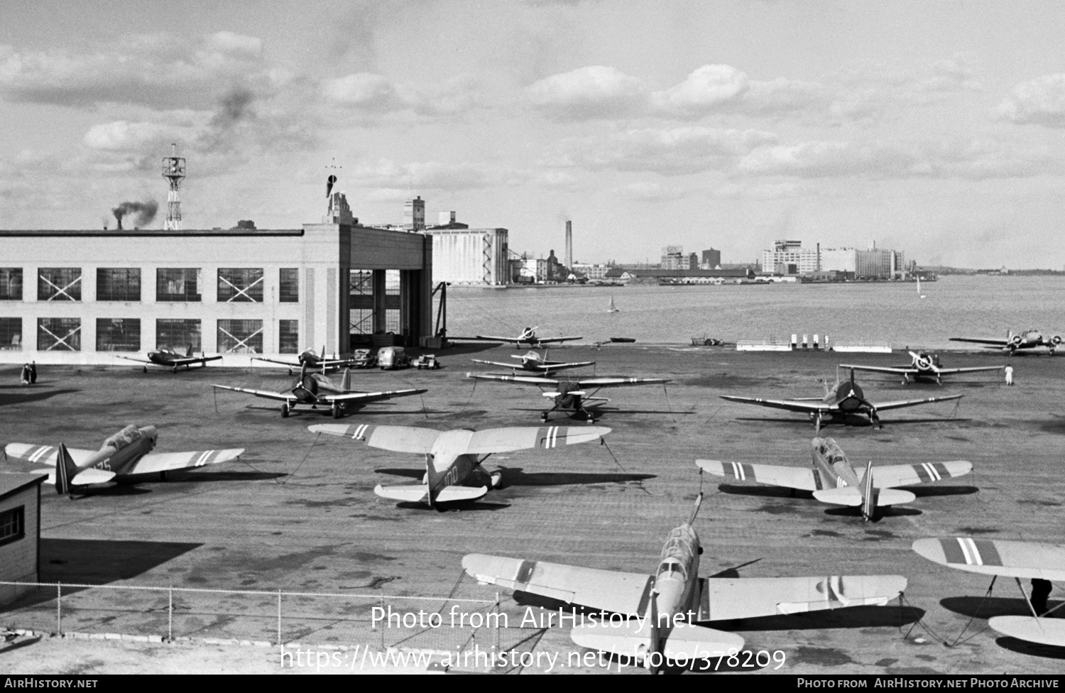 Airport photo of Toronto - Billy Bishop City (CYTZ / YTZ) in Ontario, Canada | AirHistory.net #378209