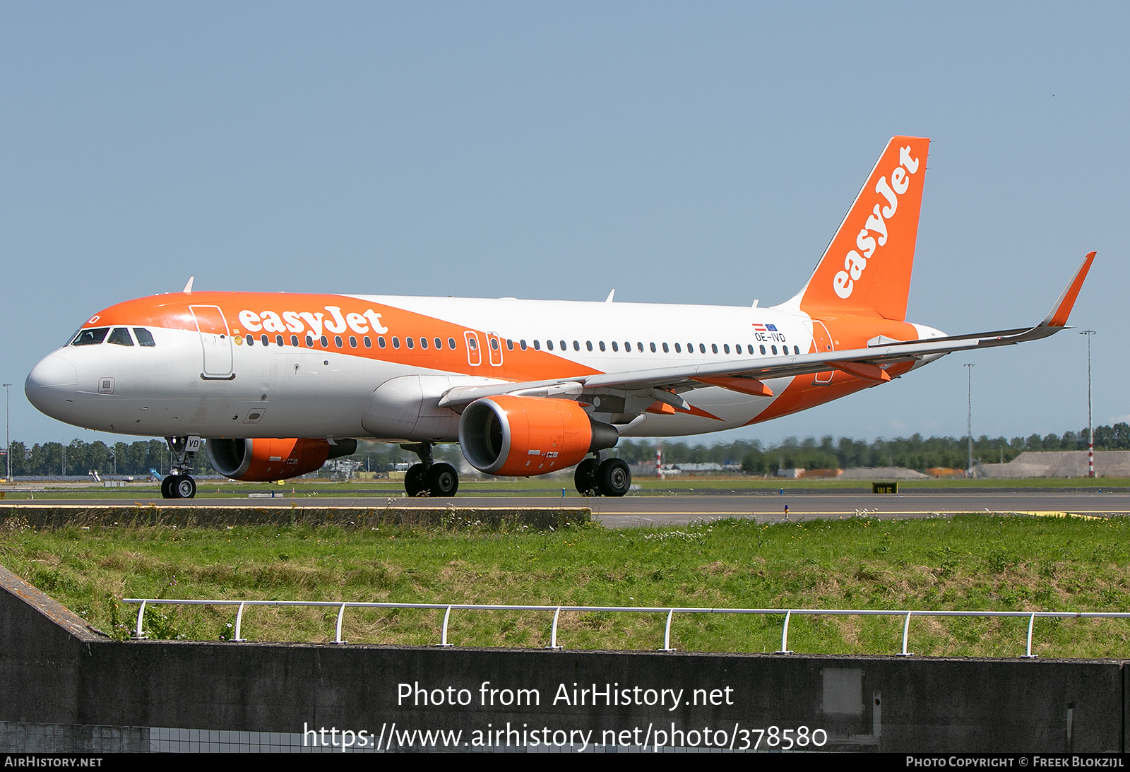 Aircraft Photo of OE-IVD | Airbus A320-214 | EasyJet | AirHistory.net #378580