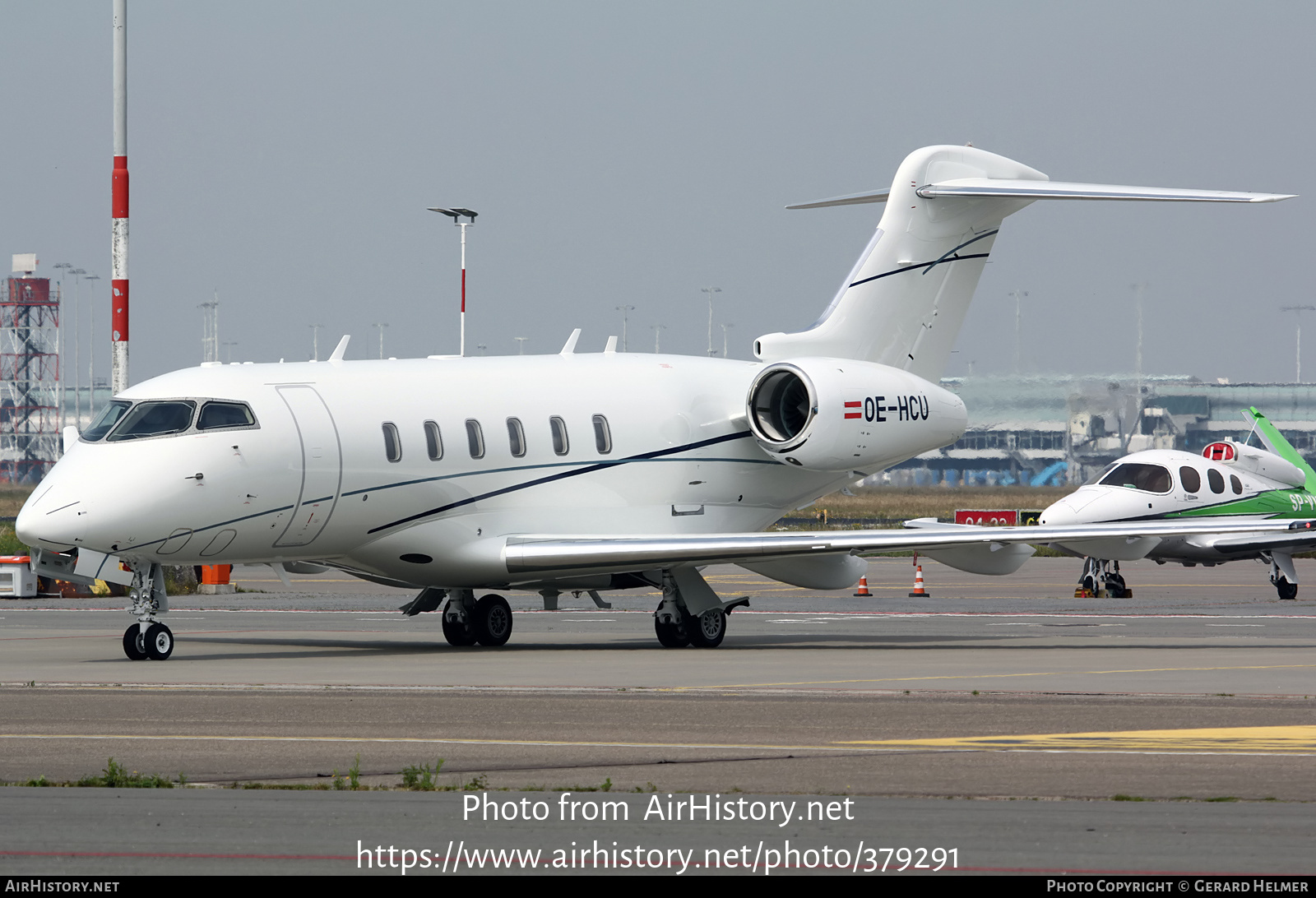 Aircraft Photo of OE-HCU | Bombardier Challenger 350 (BD-100-1A10) | AirHistory.net #379291