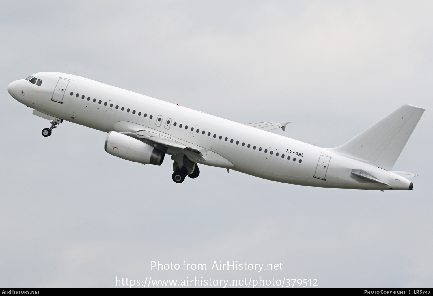 Aircraft Photo of LY-OWL | Airbus A320-232 | AirHistory.net #379512