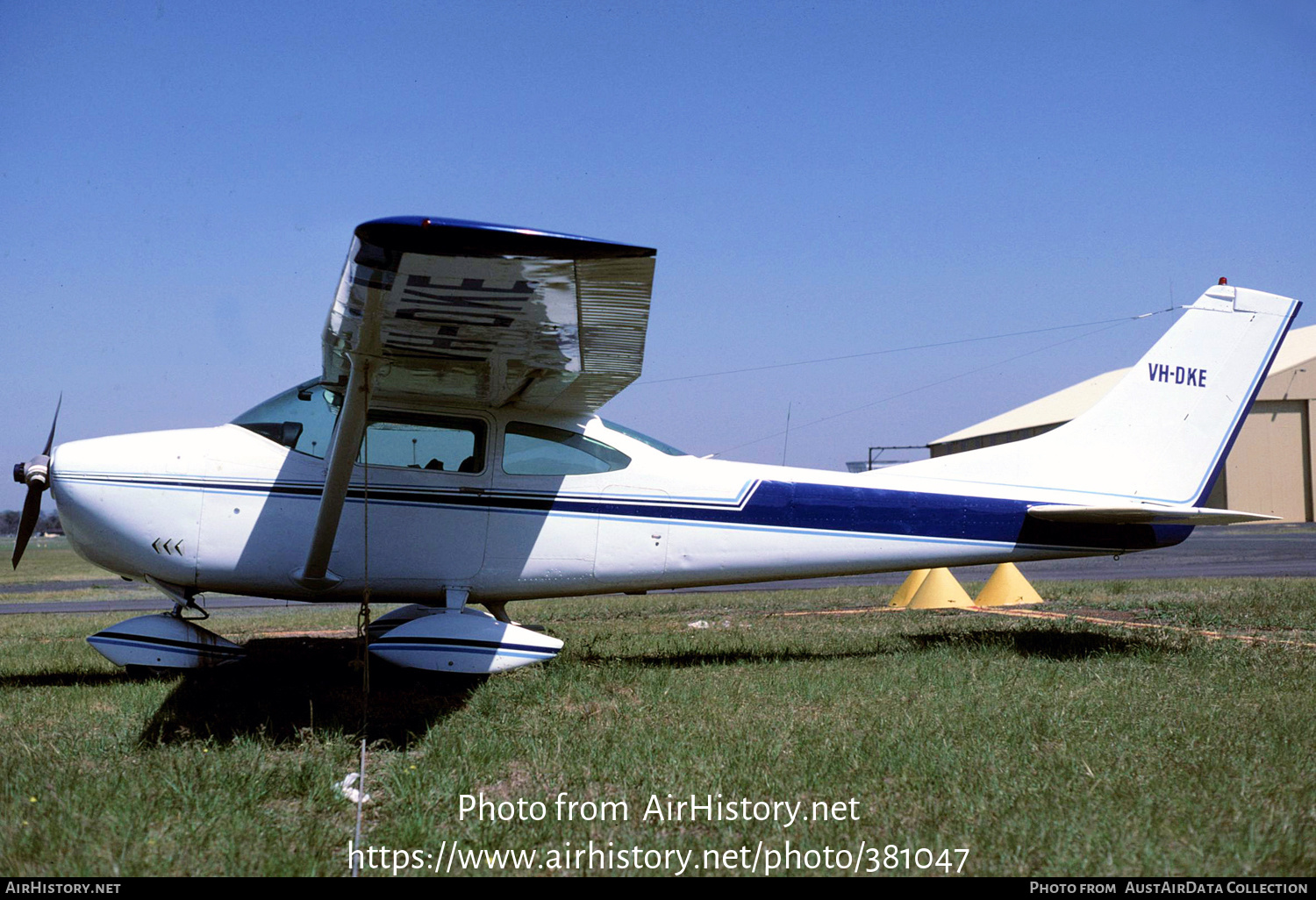 Aircraft Photo of VH-DKE | Cessna 182H Skylane | AirHistory.net #381047