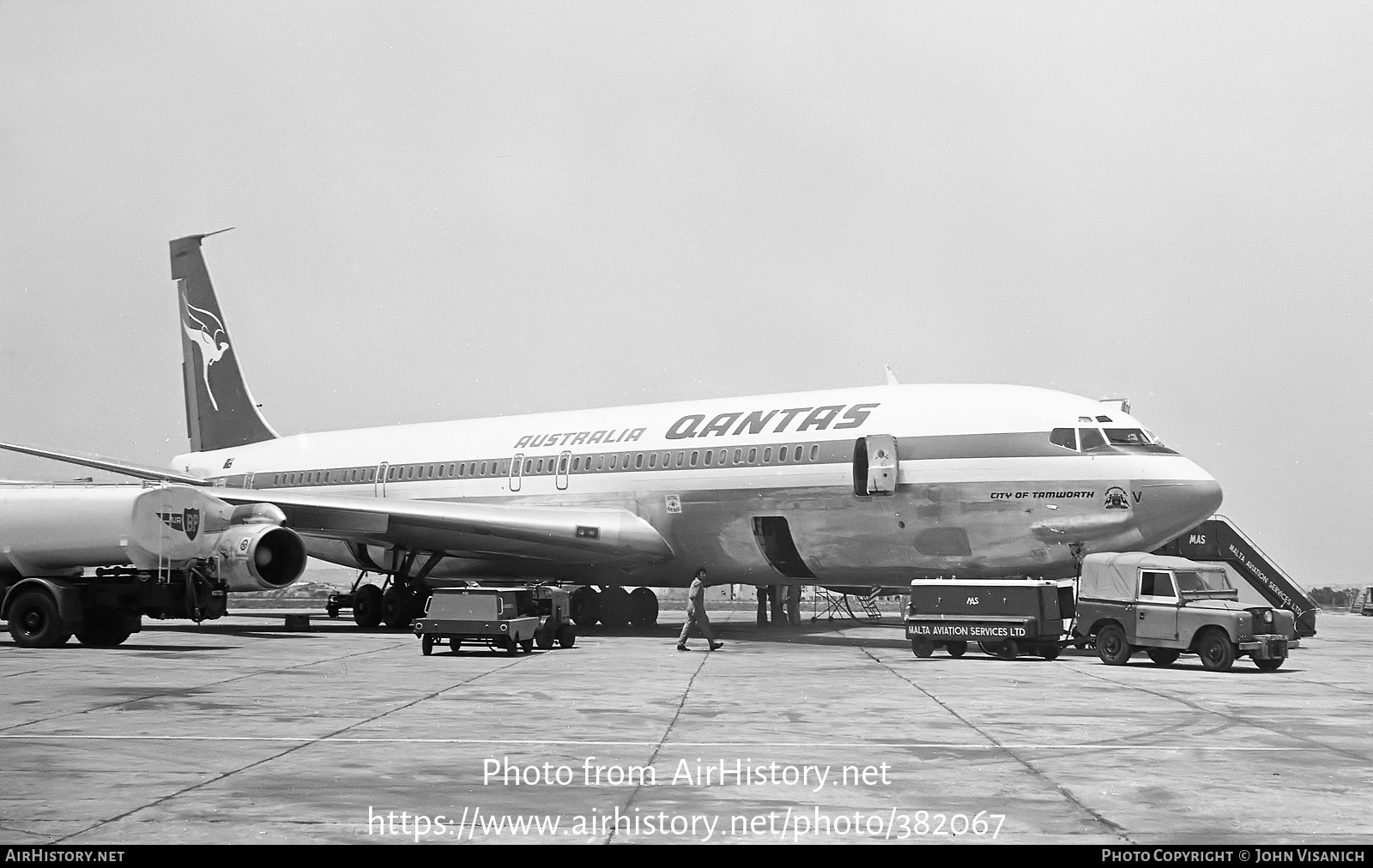 Aircraft Photo of VH-EBV | Boeing 707-338C | Qantas | AirHistory.net #382067