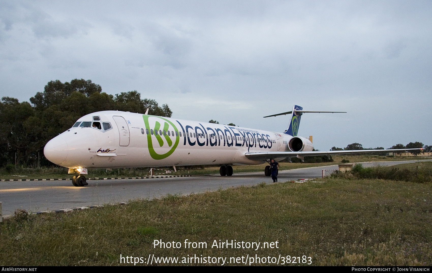 Aircraft Photo of HB-JIC | McDonnell Douglas MD-90-30 | Iceland Express | AirHistory.net #382183