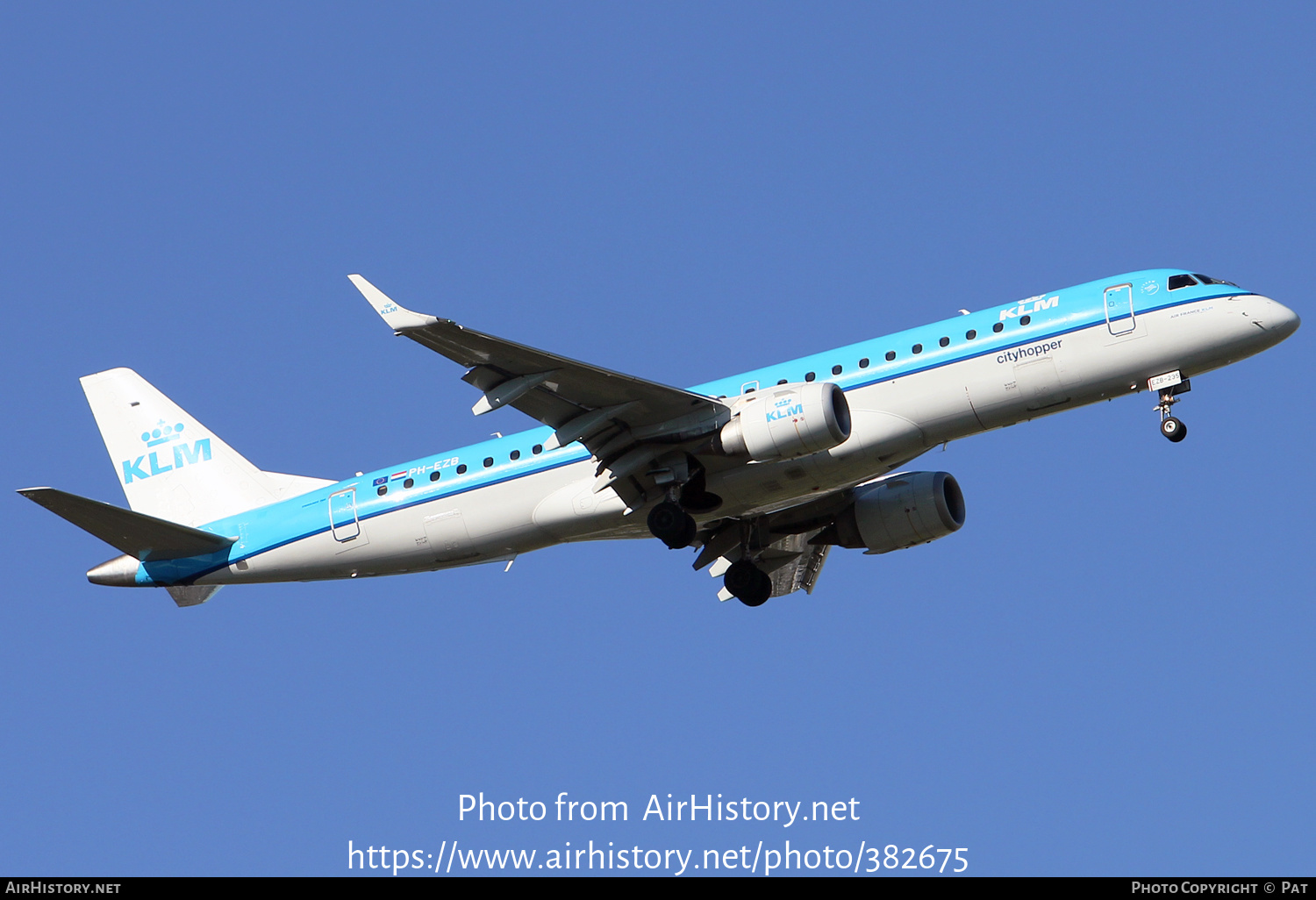 Aircraft Photo of PH-EZB | Embraer 190STD (ERJ-190-100STD) | KLM Cityhopper | AirHistory.net #382675