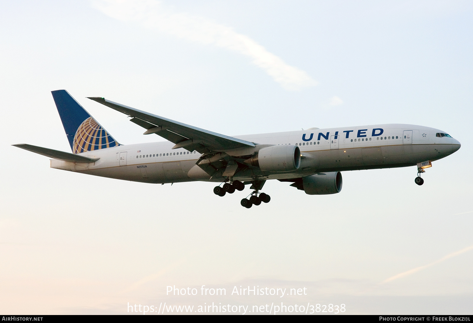 Aircraft Photo of N217UA | Boeing 777-222/ER | United Airlines | AirHistory.net #382838