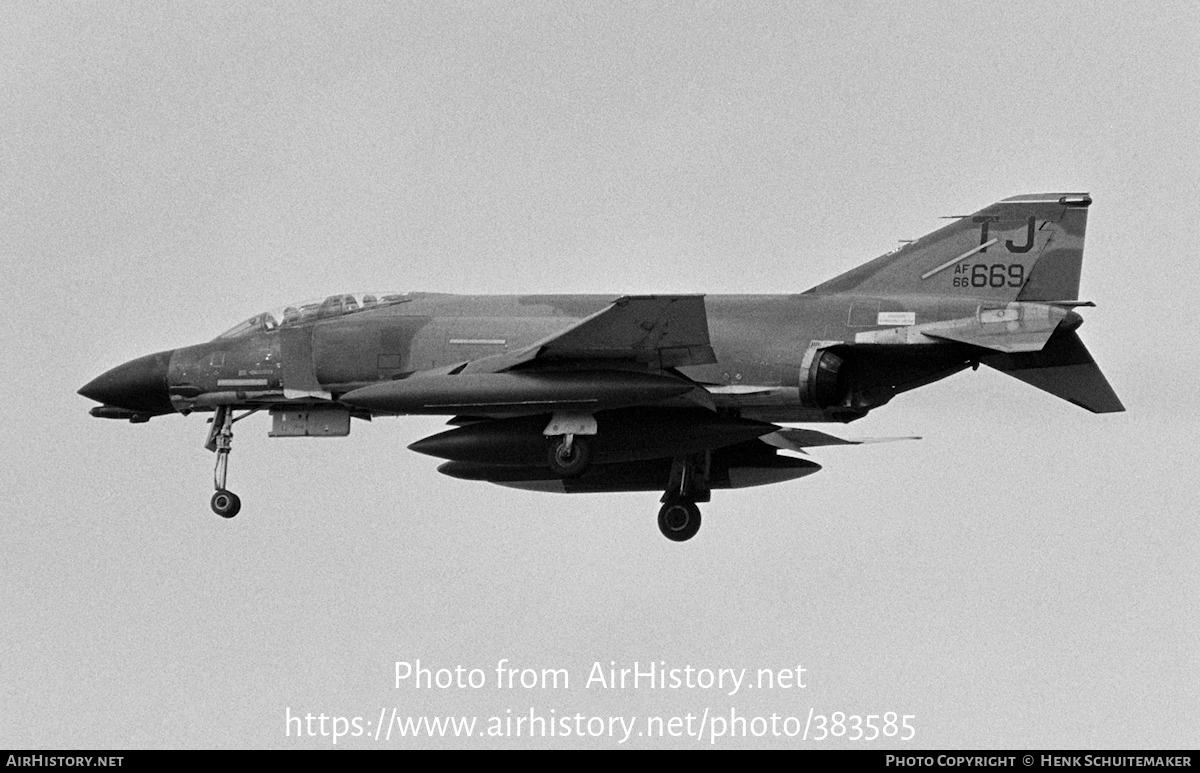 Aircraft Photo of 66-7669 / AF66-669 | McDonnell Douglas F-4D Phantom II | USA - Air Force | AirHistory.net #383585