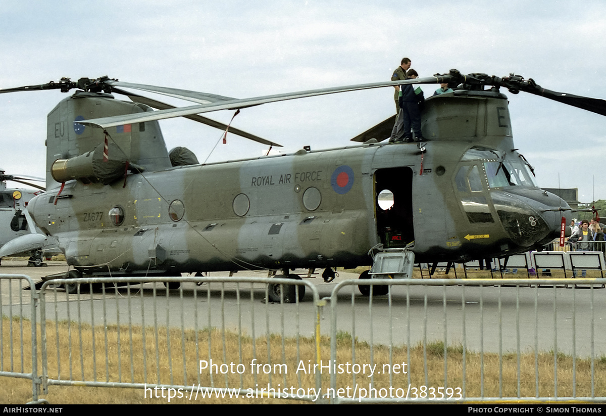 Aircraft Photo of ZA677 | Boeing Vertol Chinook HC1 (352) | UK - Air Force | AirHistory.net #383593