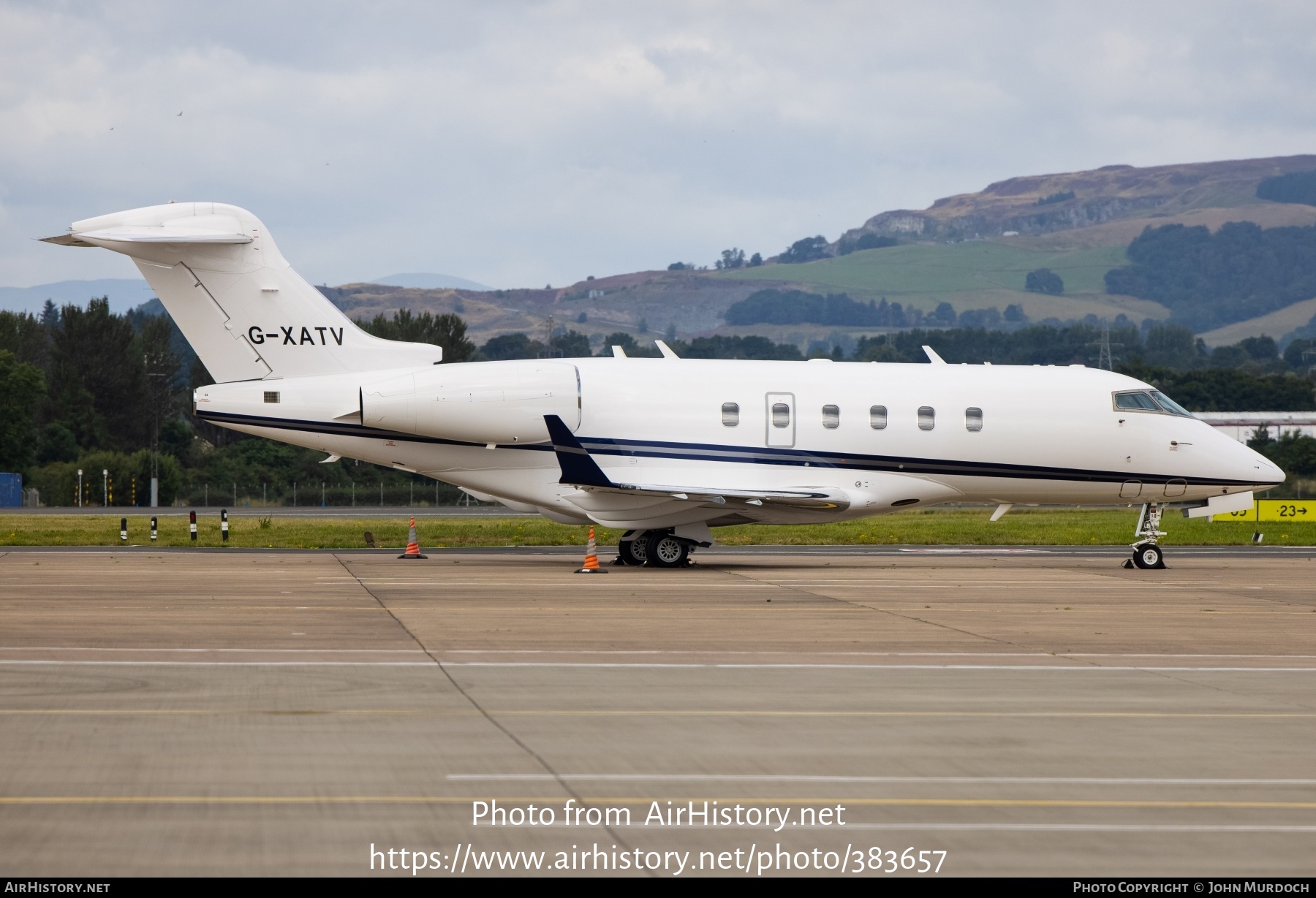 Aircraft Photo of G-XATV | Bombardier Challenger 300 (BD-100-1A10) | AirHistory.net #383657