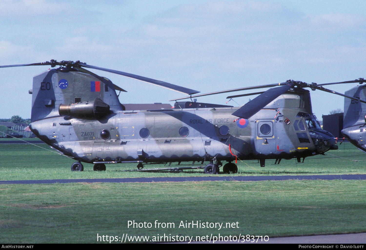 Aircraft Photo of ZA671 | Boeing Vertol Chinook HC1B (352) | UK - Air Force | AirHistory.net #383710