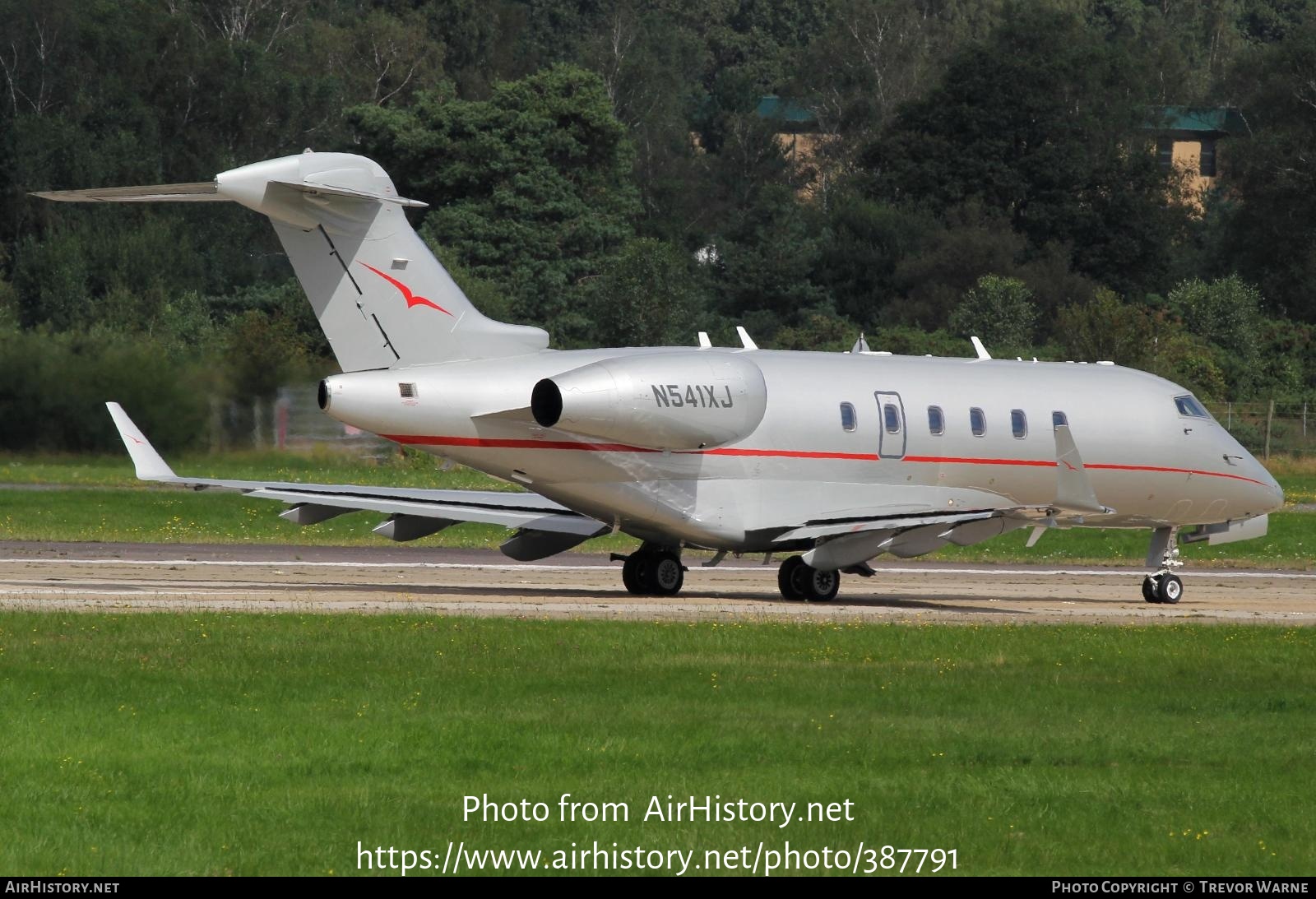 Aircraft Photo of N541XJ | Bombardier Challenger 300 (BD-100-1A10) | AirHistory.net #387791