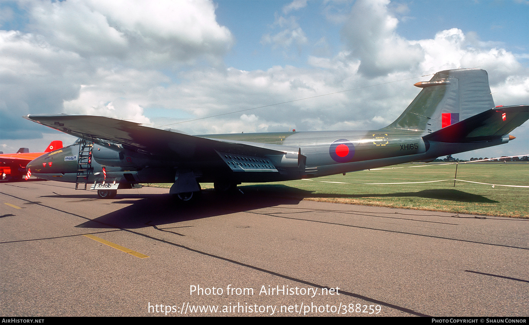 Aircraft Photo of XH165 | English Electric Canberra PR9 | UK - Air Force | AirHistory.net #388259