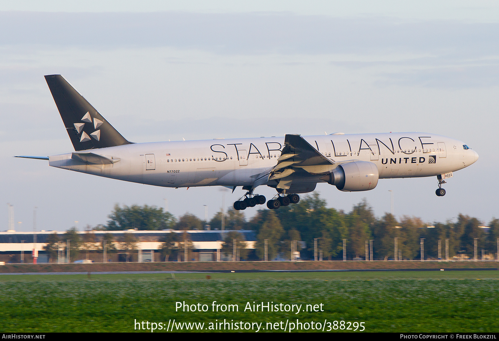 Aircraft Photo of N77022 | Boeing 777-224/ER | United Airlines | AirHistory.net #388295