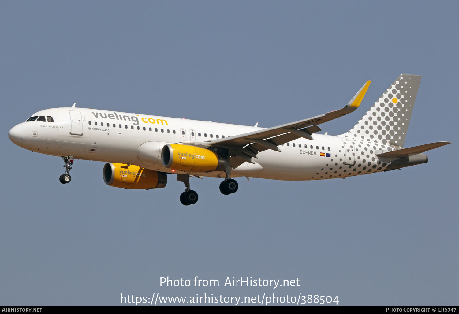 Aircraft Photo of EC-MKM | Airbus A320-232 | Vueling Airlines | AirHistory.net #388504