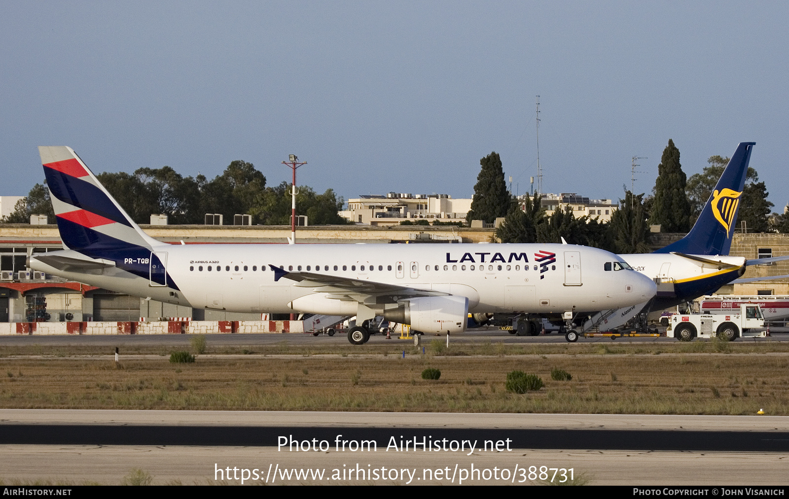 Aircraft Photo of PR-TQB | Airbus A320-214 | LATAM Airlines | AirHistory.net #388731