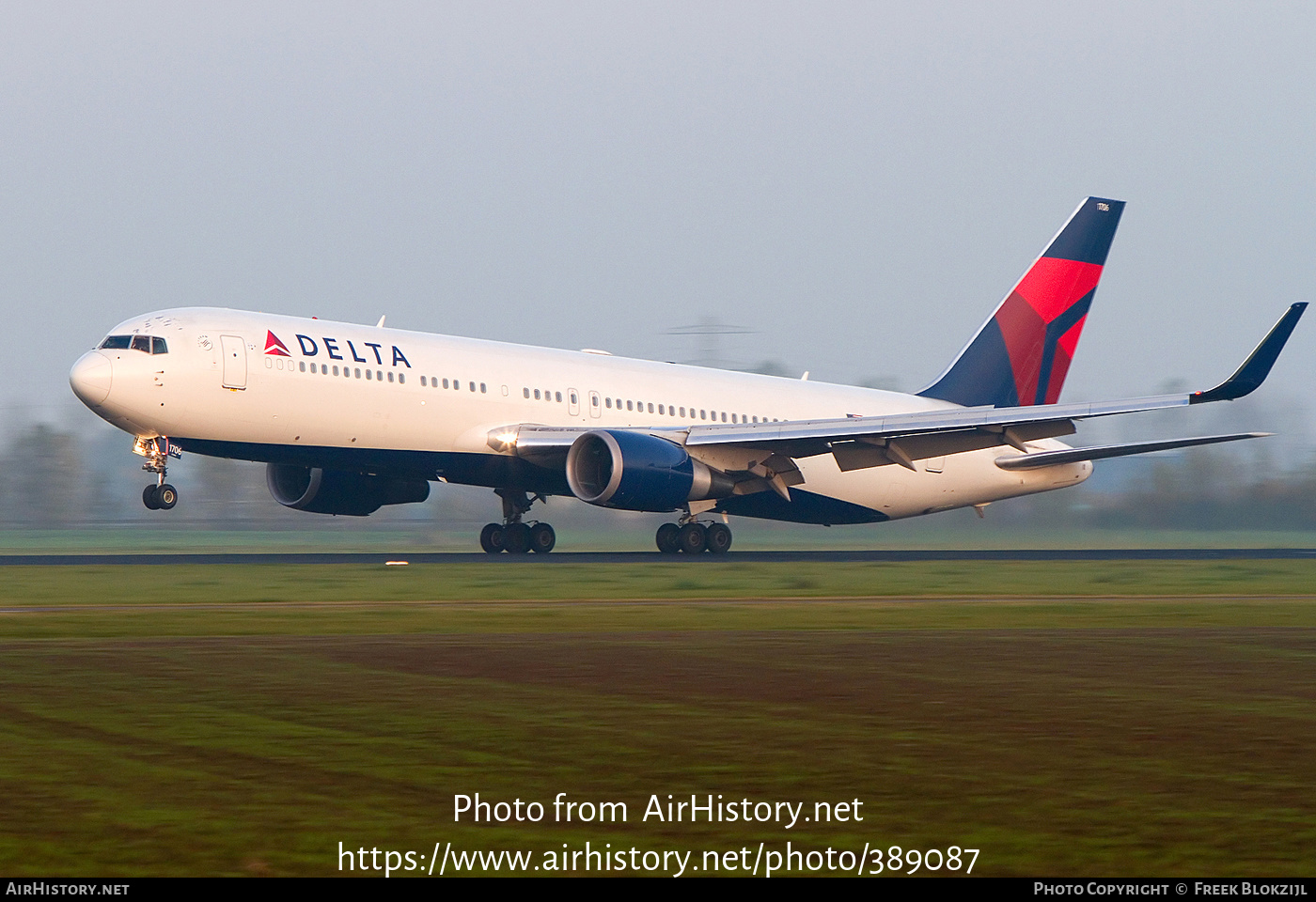 Aircraft Photo of N176DZ | Boeing 767-332/ER | Delta Air Lines | AirHistory.net #389087