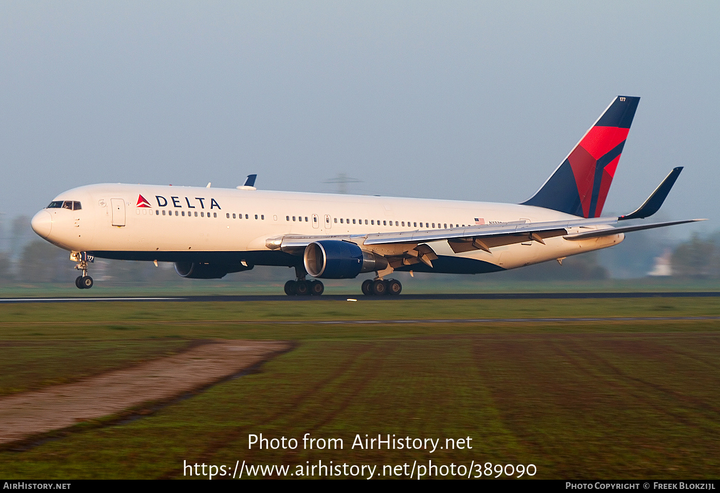 Aircraft Photo of N177DN | Boeing 767-332/ER | Delta Air Lines | AirHistory.net #389090