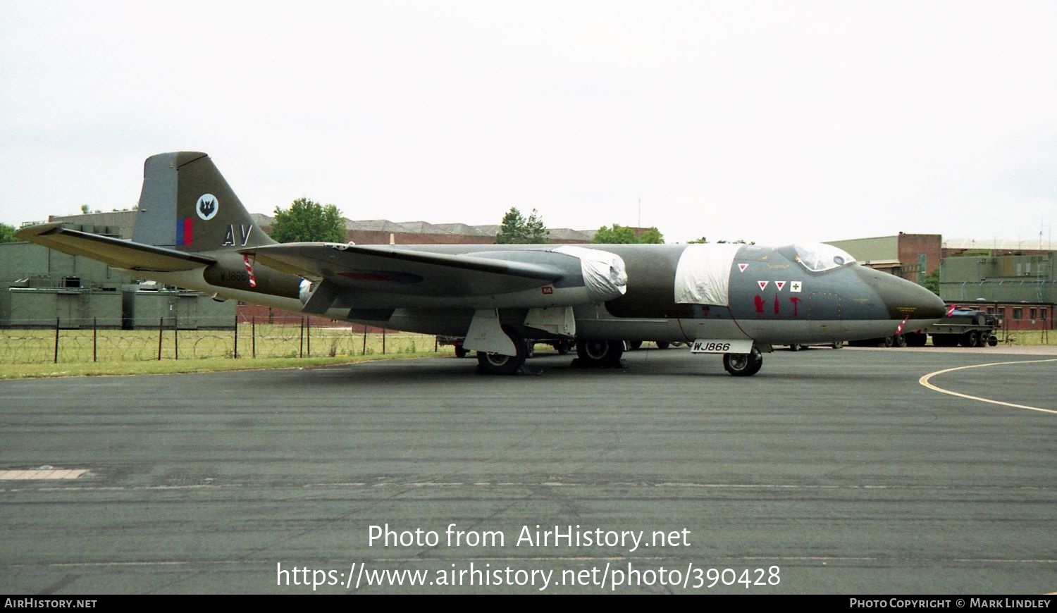 Aircraft Photo of WJ866 | English Electric Canberra T4 | UK - Air Force | AirHistory.net #390428