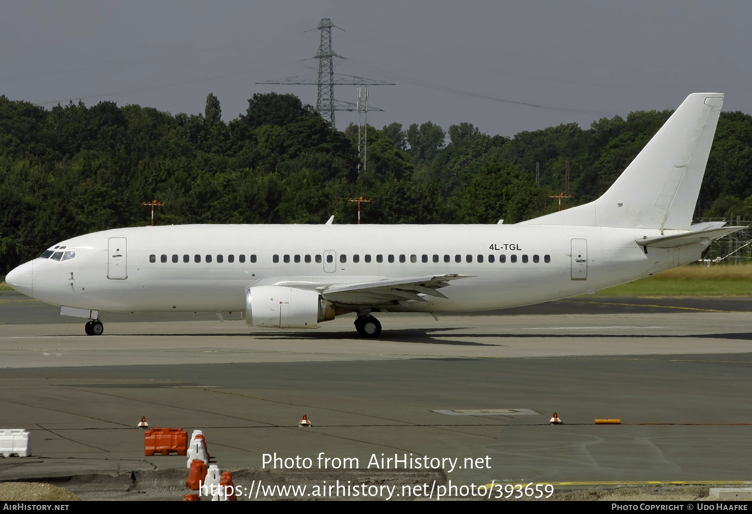 Aircraft Photo of 4L-TGL | Boeing 737-3B7 | AirHistory.net #393659