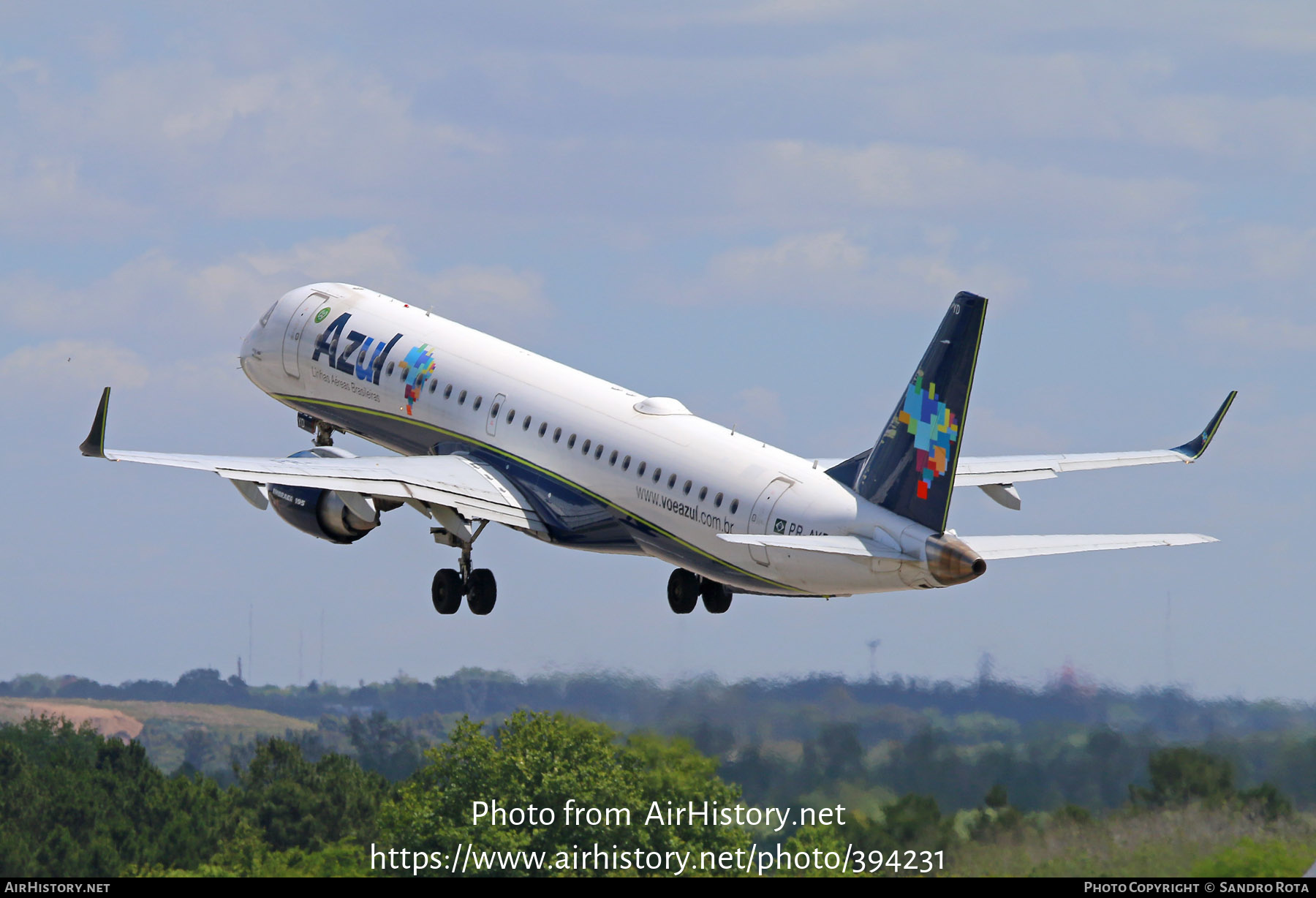 Aircraft Photo of PR-AYD | Embraer 195AR (ERJ-190-200IGW) | Azul Linhas Aéreas Brasileiras | AirHistory.net #394231