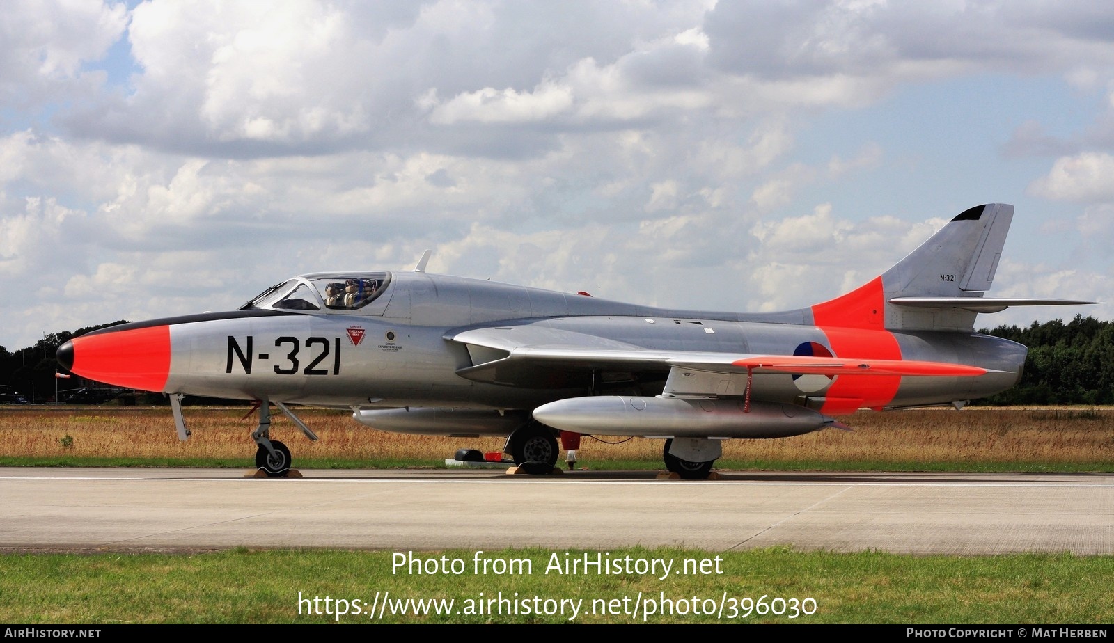 Aircraft Photo of G-BWGL / N-321 | Hawker Hunter T8C | Netherlands - Air Force | AirHistory.net #396030