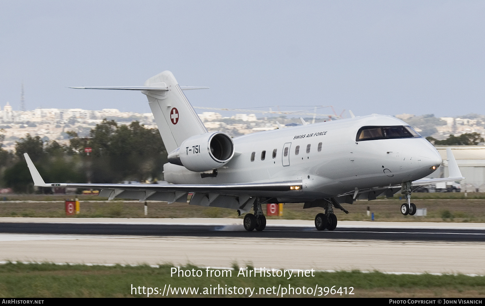 Aircraft Photo of T-751 | Bombardier Challenger 604 (CL-600-2B16) | Switzerland - Air Force | AirHistory.net #396412