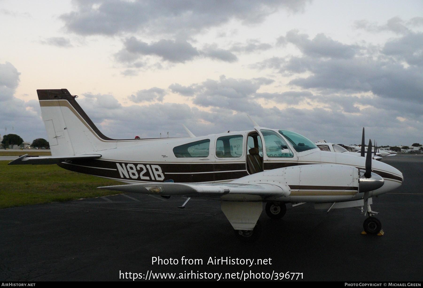 Aircraft Photo of N821B | Beech A55 Baron (95-A55) | AirHistory.net #396771