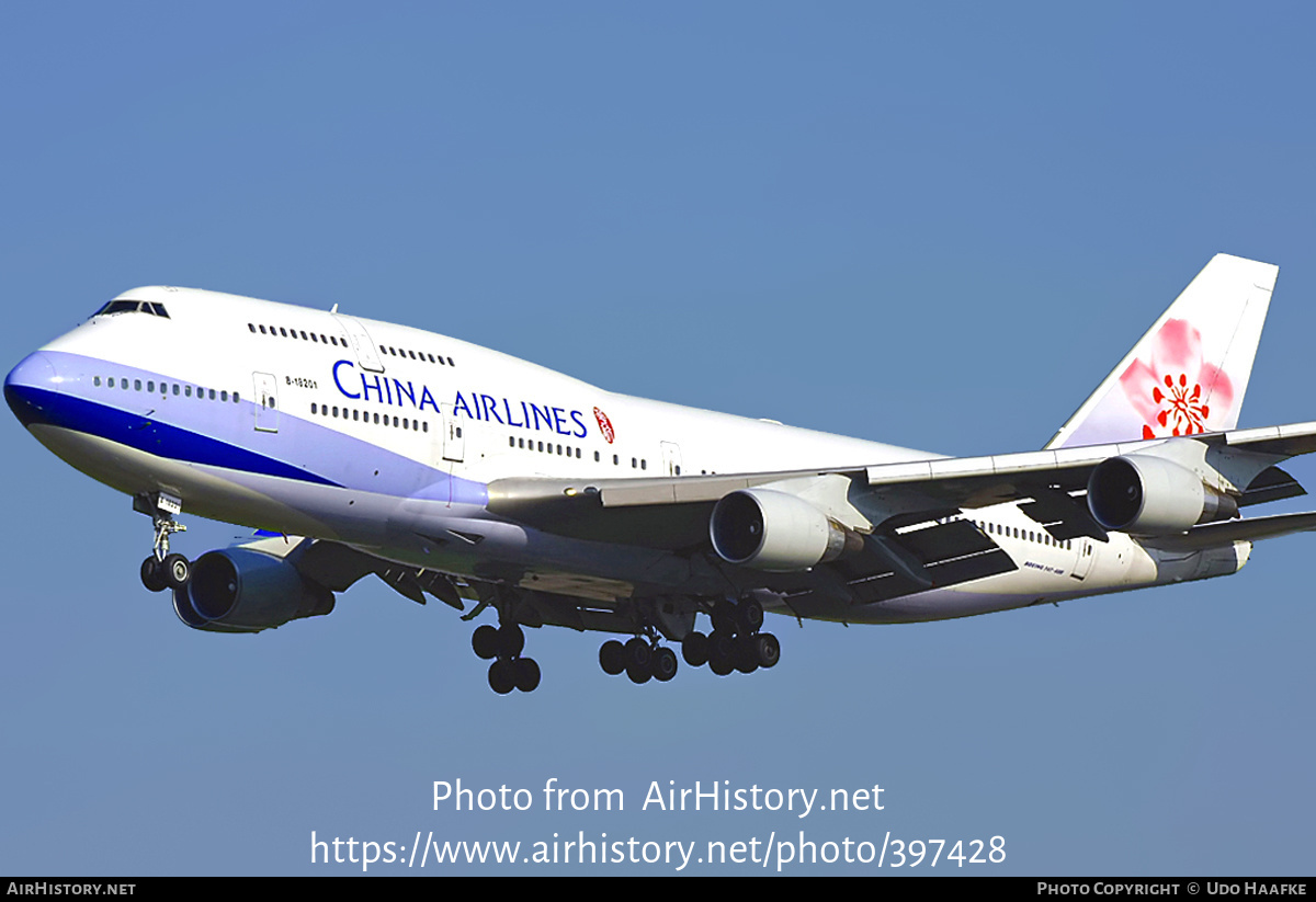 Aircraft Photo of B-18201 | Boeing 747-409 | China Airlines | AirHistory.net #397428