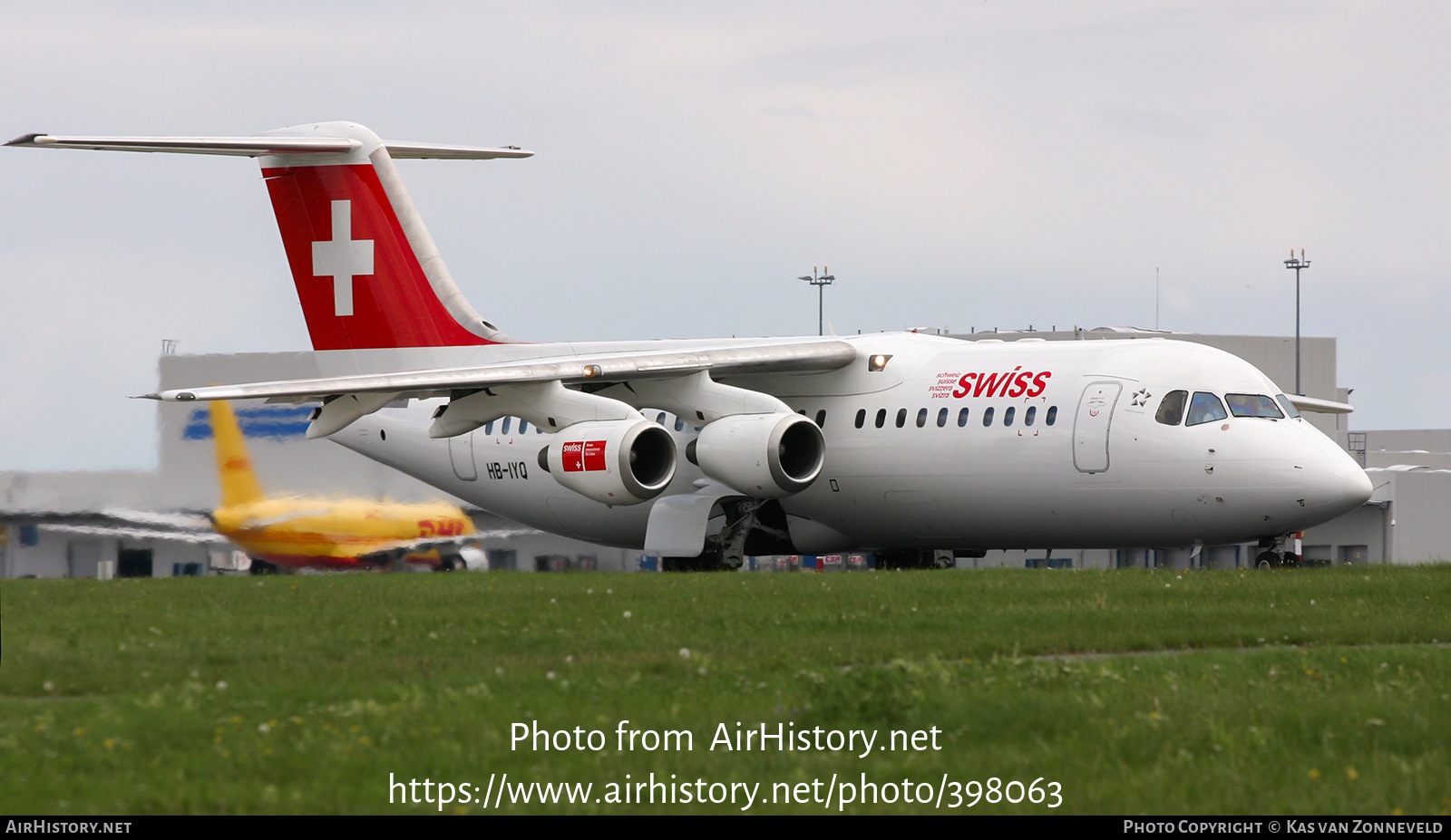 Aircraft Photo of HB-IYQ | BAE Systems Avro 146-RJ100 | Swiss International Air Lines | AirHistory.net #398063